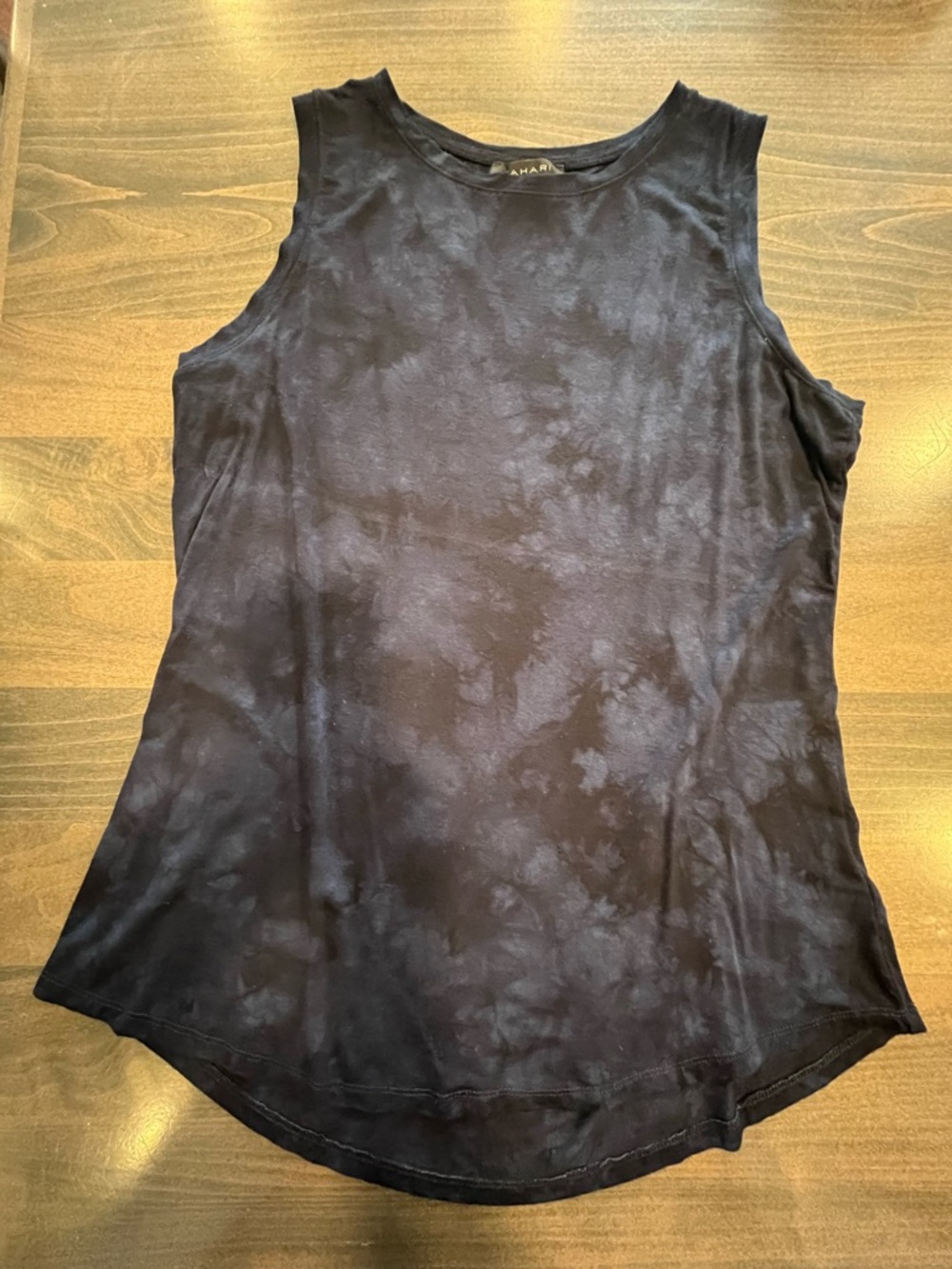 Women’s Tahari Tunic tank top
Size Large